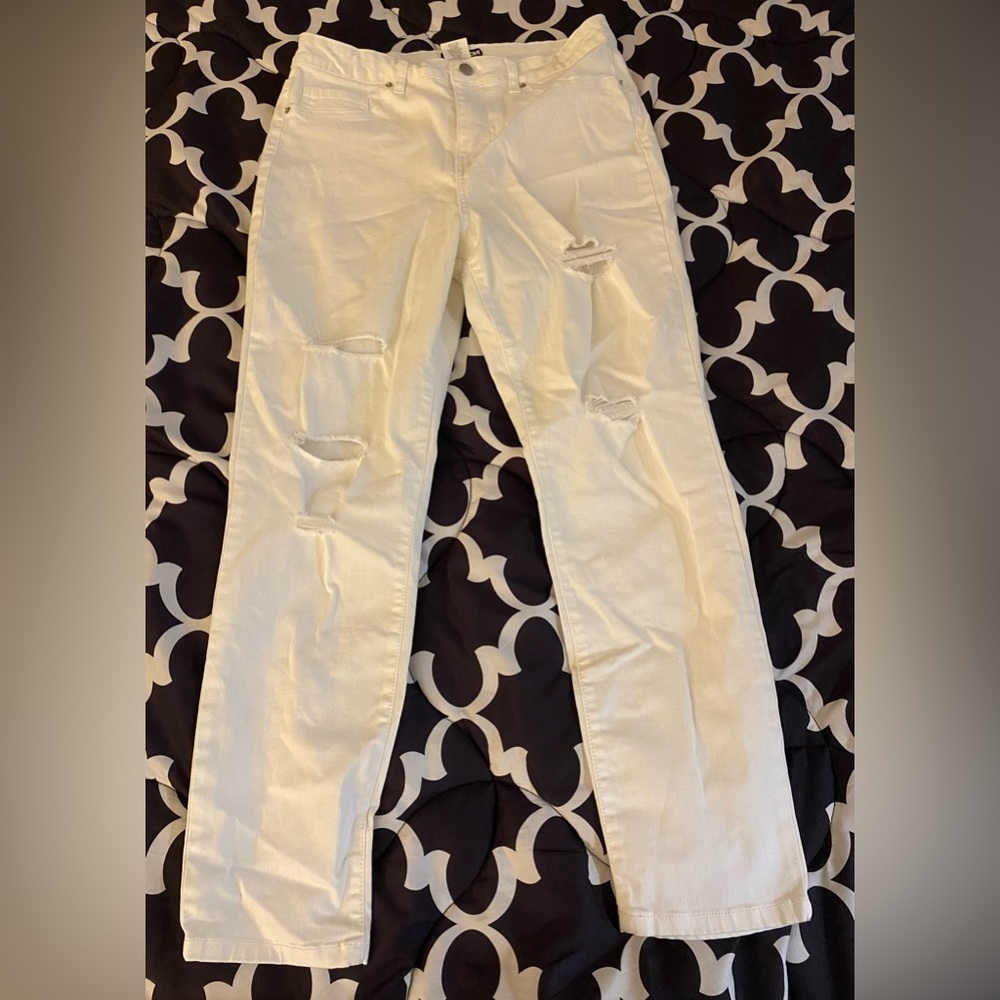 Fashion Nova Women’s white skinny jeans